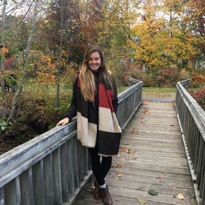 Meet your Posher, Dakota